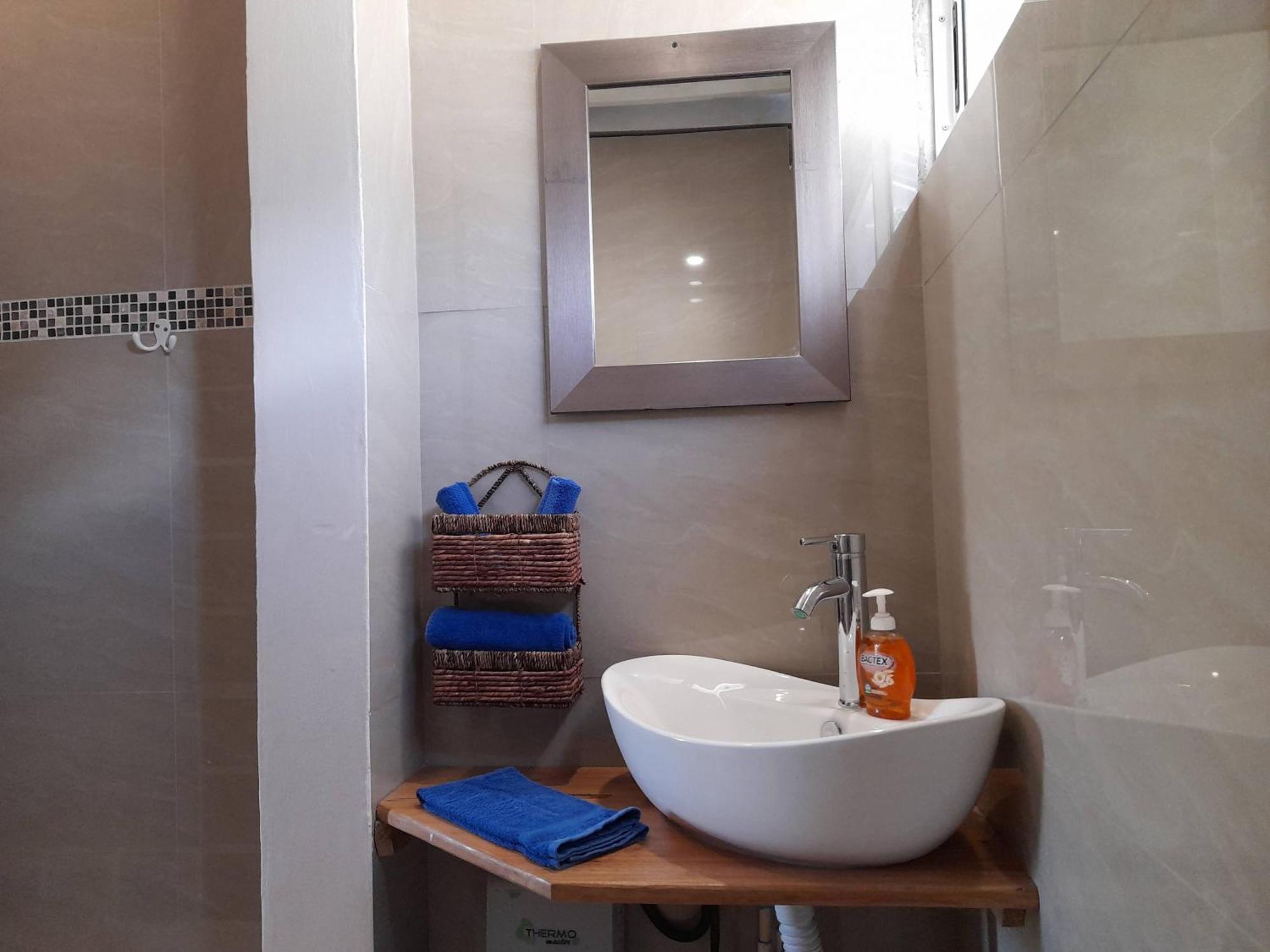 Casa Blanca Beachfront House With Shared Pool Access Pangea Lodge Manzanillo  Eksteriør billede