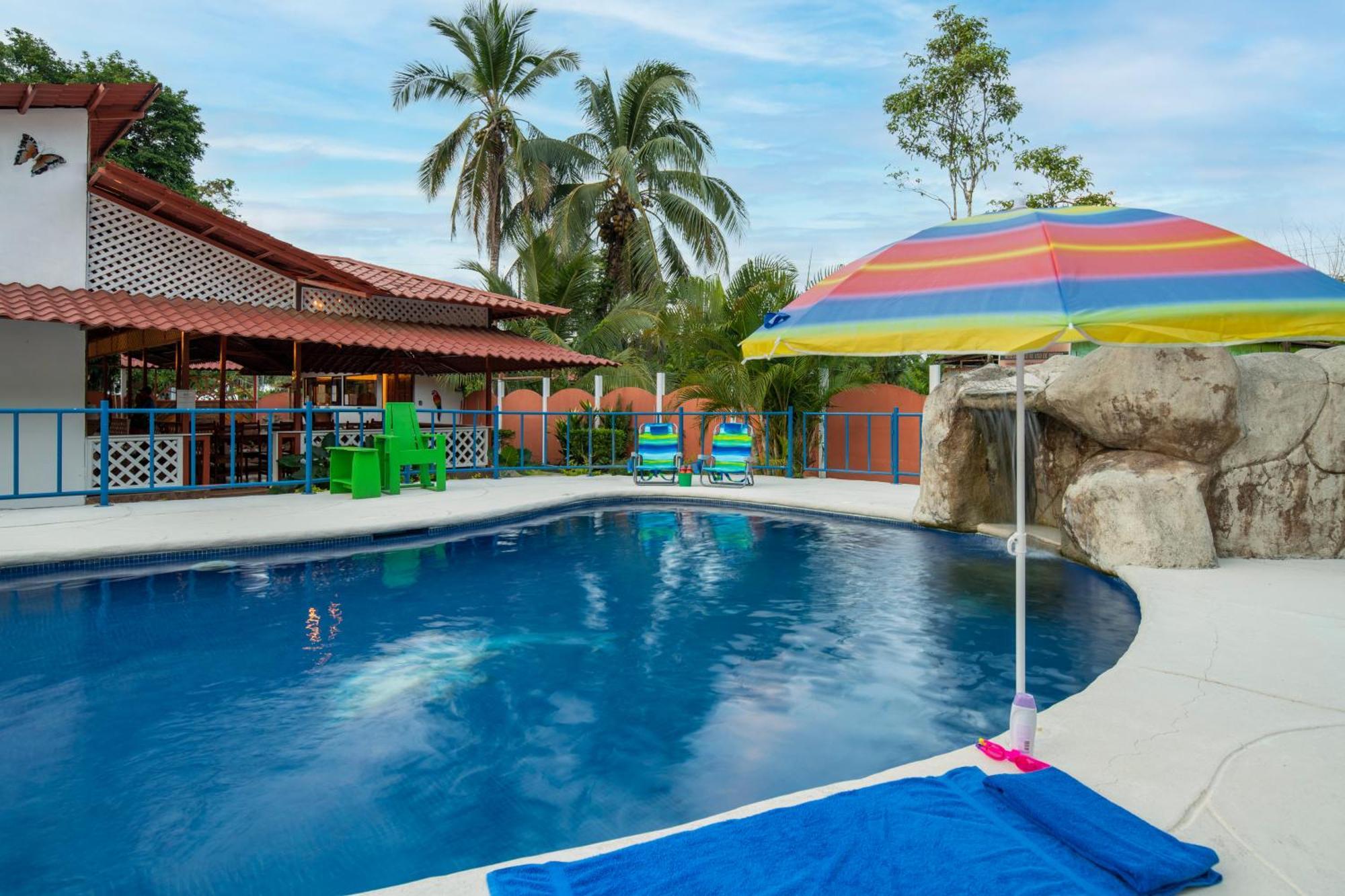 Casa Blanca Beachfront House With Shared Pool Access Pangea Lodge Manzanillo  Eksteriør billede