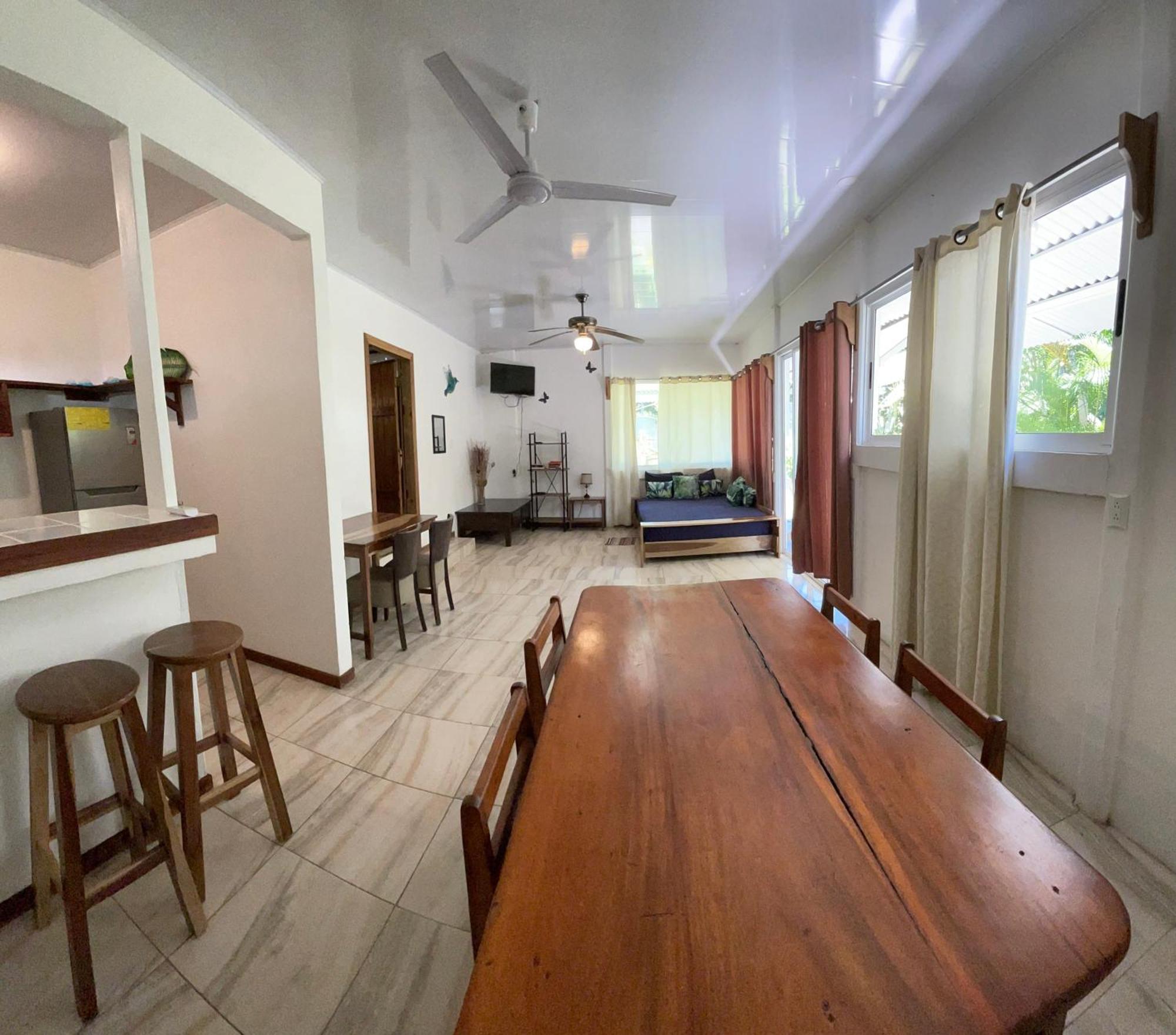 Casa Blanca Beachfront House With Shared Pool Access Pangea Lodge Manzanillo  Eksteriør billede