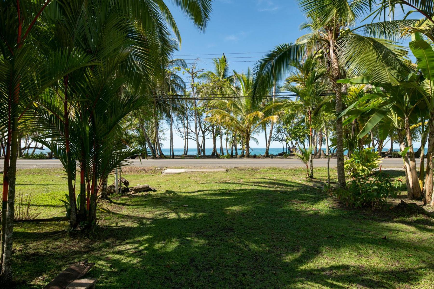 Casa Blanca Beachfront House With Shared Pool Access Pangea Lodge Manzanillo  Eksteriør billede