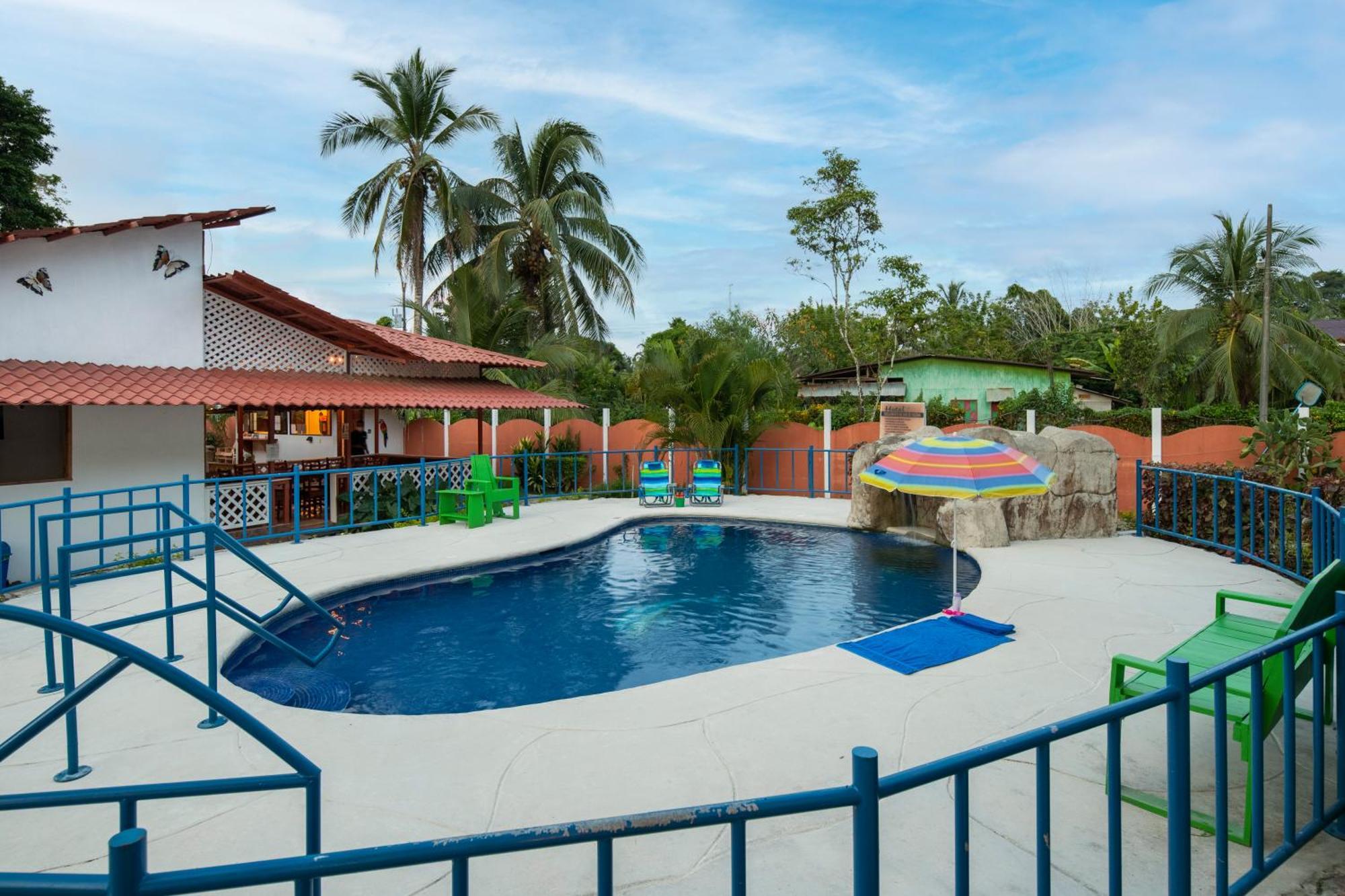 Casa Blanca Beachfront House With Shared Pool Access Pangea Lodge Manzanillo  Eksteriør billede